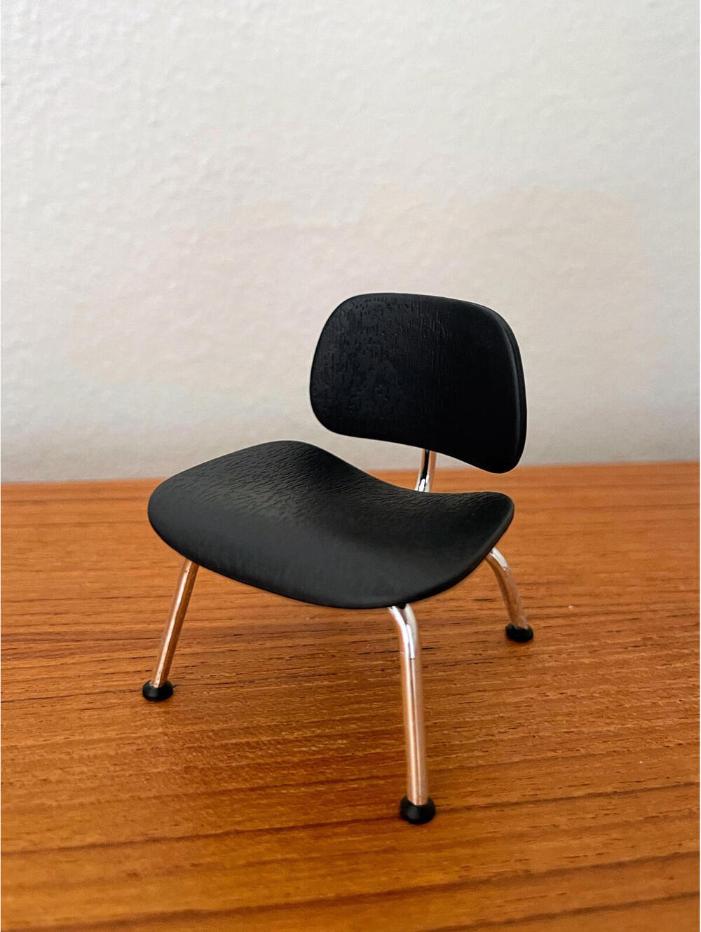 Miniature 1:12 Scale Miniature Eame LCM Chair Mid Century Modern Chair, Black